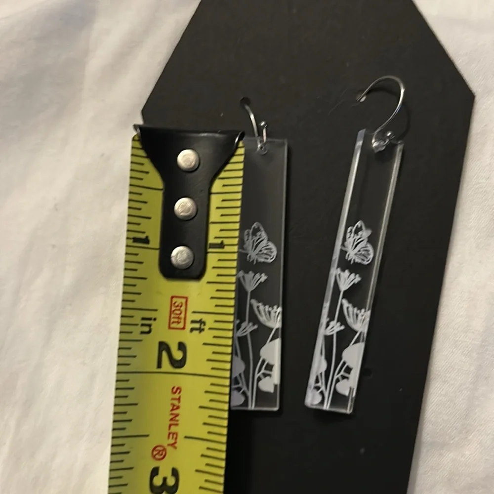 Clear acrylic earrings - Picture 6 of 7